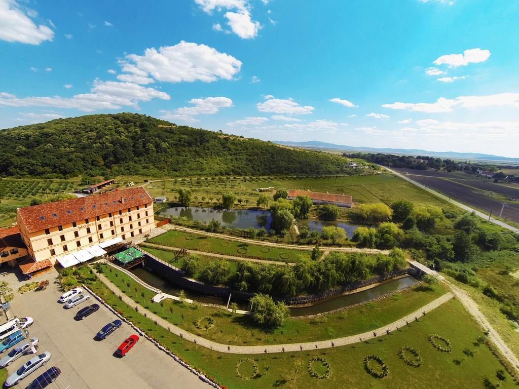 Hanul Moara Cu Noroc Ineu  Buitenkant foto
